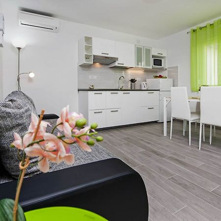 Apartment And Studio Tereza 罗维尼 外观 照片