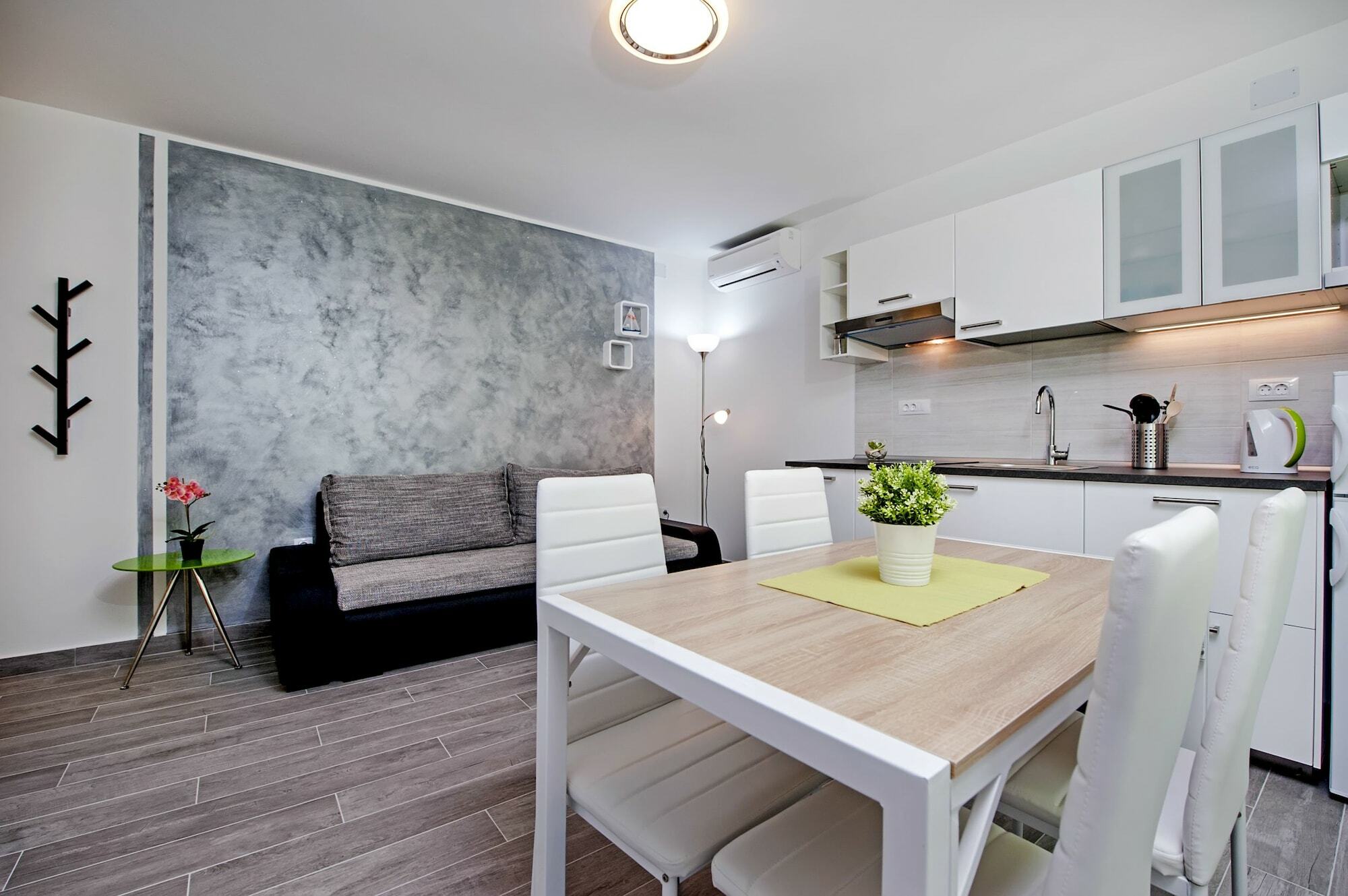 Apartment And Studio Tereza 罗维尼 外观 照片